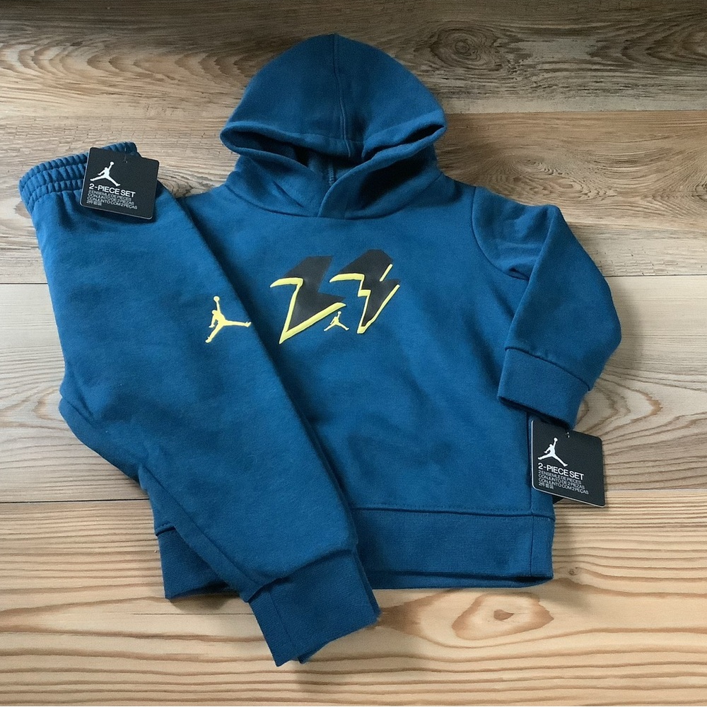 Jordan baby boy hoodie & jogger set size 12 months(NWT)